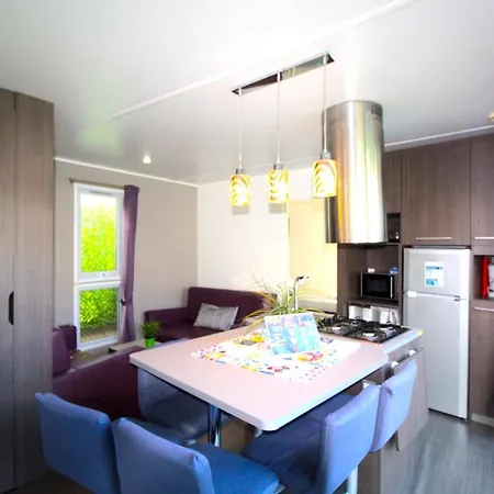 אתר קמפינג De Cedros שטובל